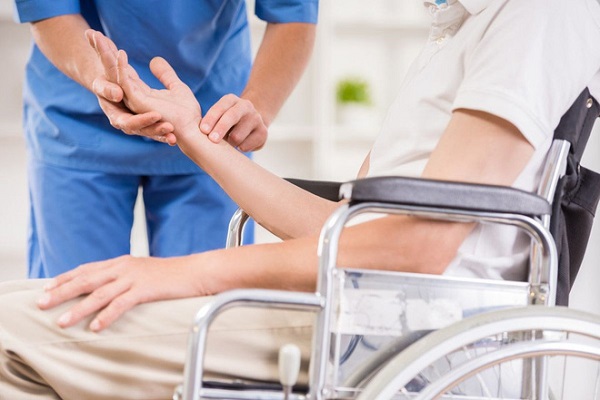 Đến gặp bác sĩ chuyên khoa để thăm khám, tìm ra nguyên nhân và cách chữa trị