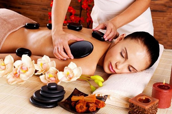 Massage đá nóng