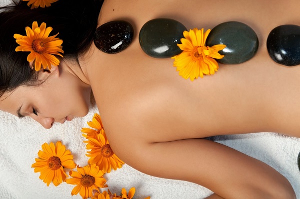 Những lợi ích của massage đá nóng mang lại
