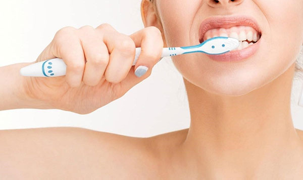 Chủ động kiểm soát tình trạng răng miệng trong suốt quá trình chữa hôi miệng