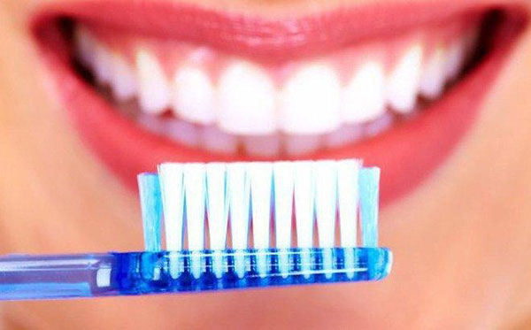 Đánh răng thường xuyên và đúng cách là mấu chốt để bảo vệ răng miệng