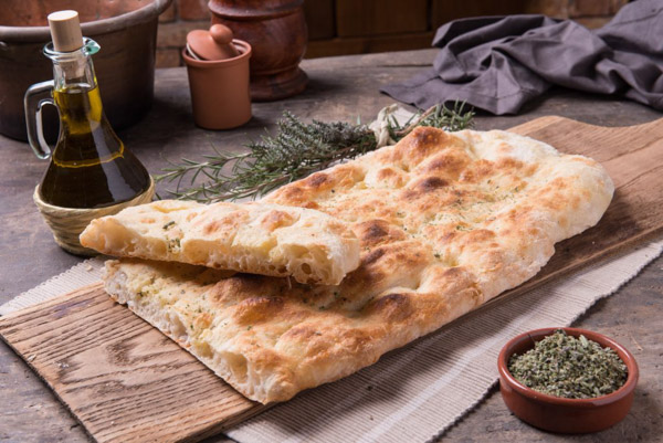 Bạn có thể nấu bánh pizza tự làm trực tiếp trên giá lò nướng không?
