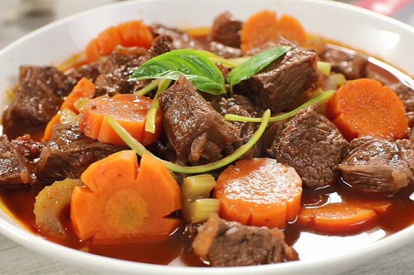 Bí quyết giúp món bò sốt vang thêm thơm ngon