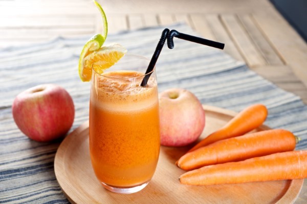 Nước ép táo cà rốt giàu chất xơ và vitamin