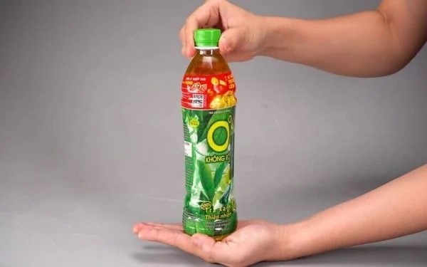 1 chai trà xanh không độ bao nhiêu calo?